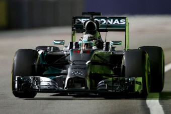 F1: Hamilton a leggyorsabb, Maldonado a falban