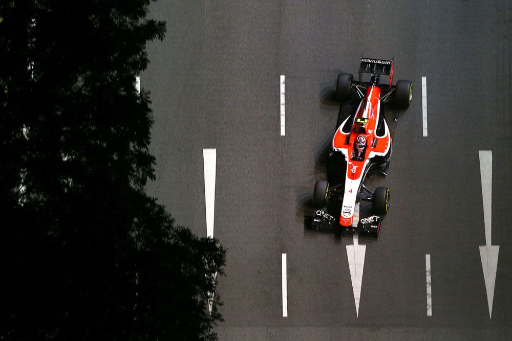 F1: Hamilton a leggyorsabb, Maldonado a falban 18