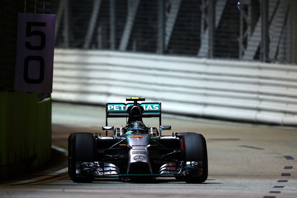 F1: Hamilton a leggyorsabb, Maldonado a falban 22