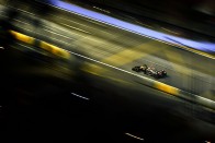 F1: Hamilton a leggyorsabb, Maldonado a falban 57