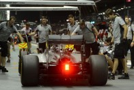 F1: Hamilton a leggyorsabb, Maldonado a falban 59