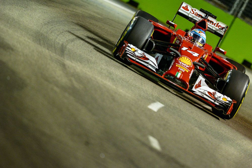 F1: Hamilton a leggyorsabb, Maldonado a falban 34