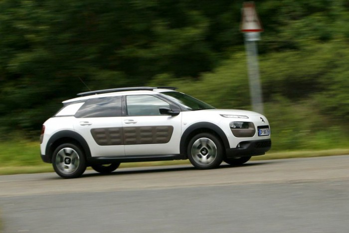 A Citroën amire régóta vártunk 7 Mindenki a súlycsökkentésről papol, de igazi radikális eredményt csak a C4 Cactus tud felmutatni, az alapmodell bőven egy tonna alatti tömeggel büszkélkedhet.
