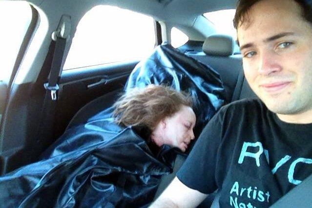 Barátnője hullájával autózott – vagy mégsem?