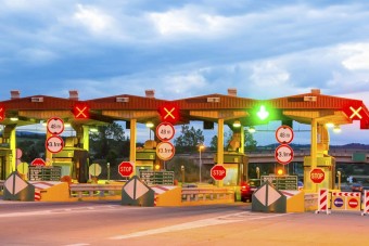 Tarolt a kamion az autópályán