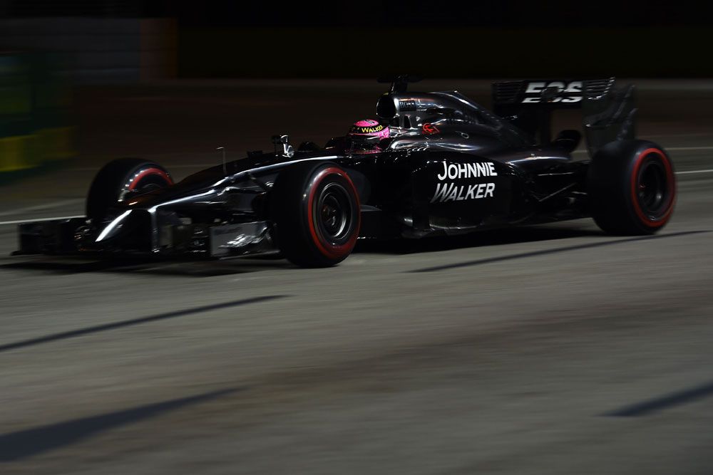F1: Alonso a fellegekben az ötödik helytől 25