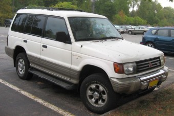 23-an bújtak el egy terepjáróban