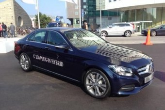 Konnektoros hibriddel bővít a C-Merci