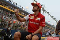 F1: Alonsóval kibabrált a biztonsági autó 39