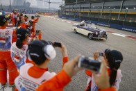 F1: Alonsóval kibabrált a biztonsági autó 44