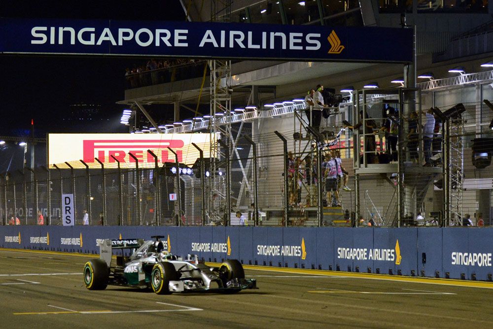F1: Alonsóval kibabrált a biztonsági autó 19