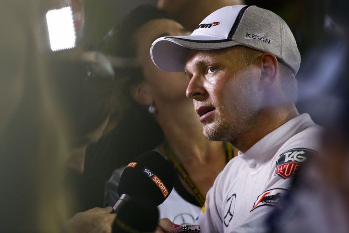 F1: Megégett az autóban a McLaren-pilóta 75 F1: Megégett az autóban a McLaren-pilóta 75