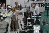 F1: Hamilton másfél kiló hússal ünnepelt 68
