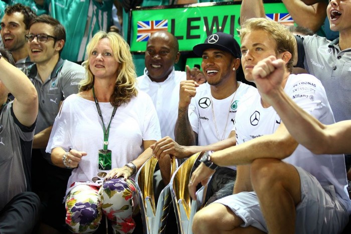 F1: Hamiltonéknál szent a béke 6 | Vezess F1: Hamiltonéknál szent a béke 6