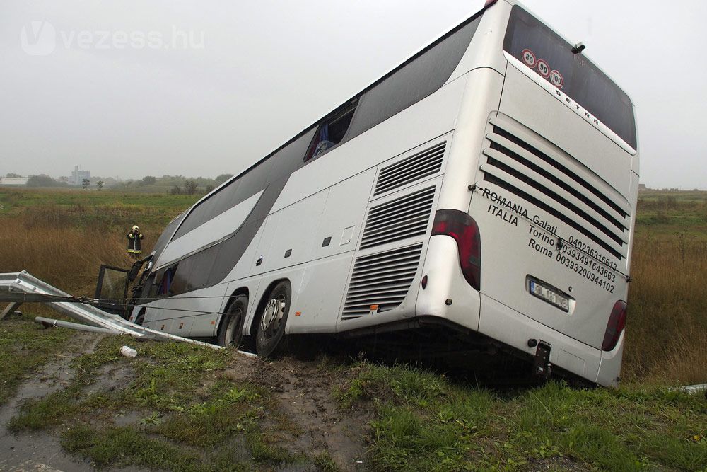 Buszbaleset Makón – 13 sérült 4