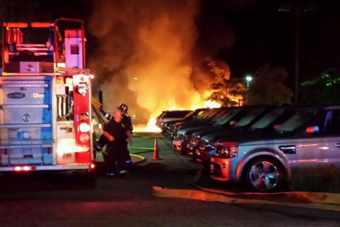 20 luxusautót emésztettek el a lángok 9 | Vezess 20 luxusautót emésztettek el a lángok 9