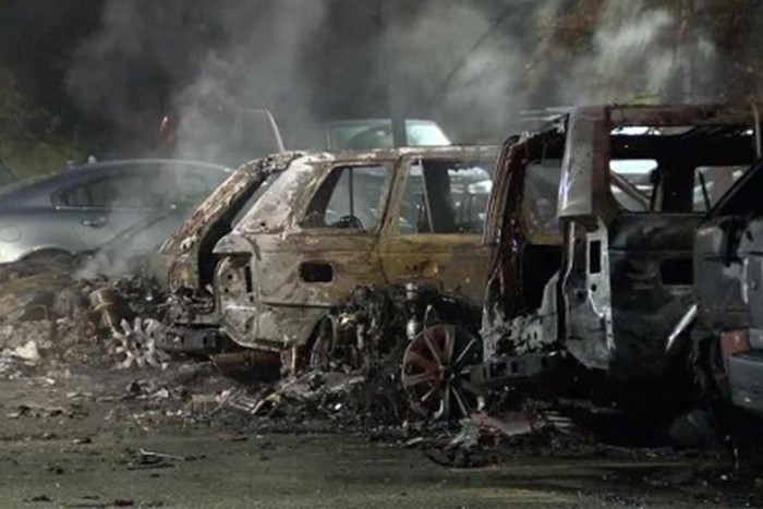 20 luxusautót emésztettek el a lángok 10 | Vezess 20 luxusautót emésztettek el a lángok 10