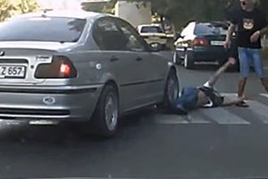 BMW gázolt a zebrán, szándékosan!