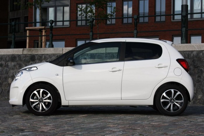 Igaz ez? Benzinből 4,3 liter 52 Jön a Suzuki Celerio és a Twingo, új a 108, az Aygo és a C1, még frissek a koreai versenytársak: nagy a pezsgés a minik között