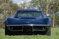 427 köbhüvelykes, hétliteres big block hörög a fekete C3-as Corvette-ben