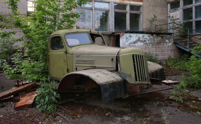 Veteránokat őriz az elhagyatott kísértet-tábor 8
