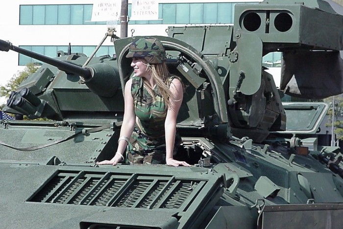 Ezek a csajok a nehéztüzérségre buknak 15