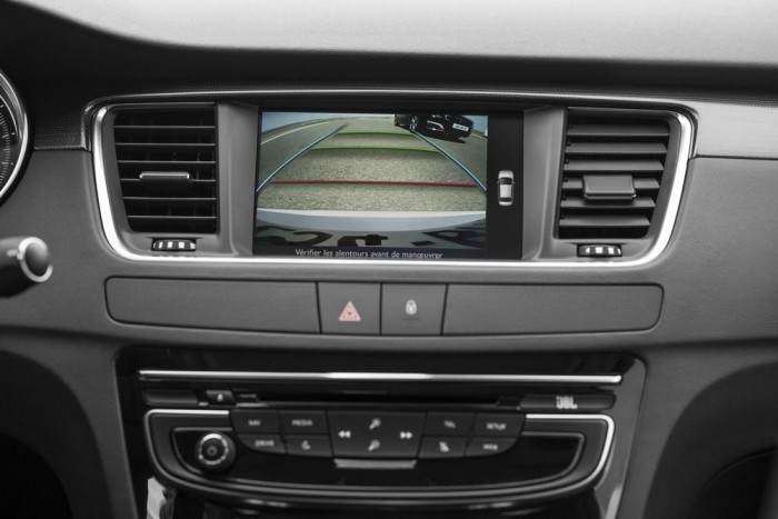 Új szolgáltatás a tolatókamera a drágább verziókban