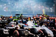 F1: Túl késő bevezetni a háromautós csapatokat 13