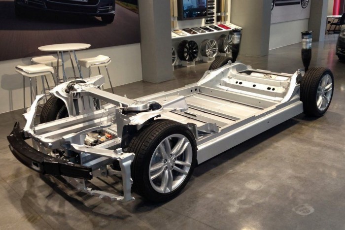 Elkészült az elektromos luxuskabrió 3