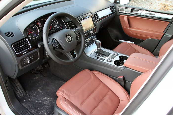 Ügyesebb nálad: Új Touareg 10 | Vezess Új színű kárpitokat, átdolgozott gombokat, kapcsolókat kapott a belső