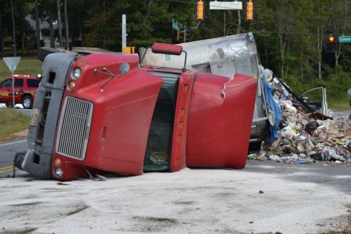 Szeméthalom temette maga alá az autót 5 | Vezess Szeméthalom temette maga alá az autót 5