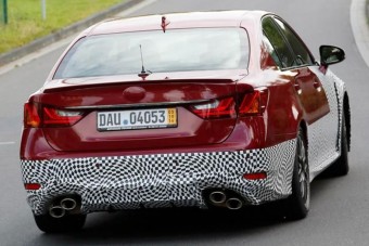 Ez a Lexus nem hibrid, nagyon nem