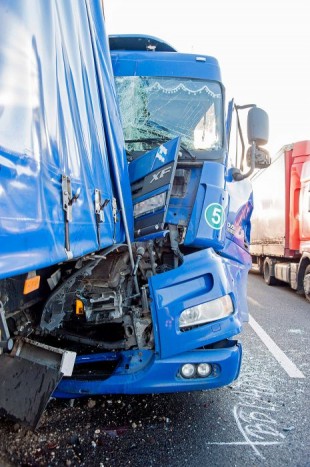 A nap képe – öt kamion ütközött az M1-esen 6