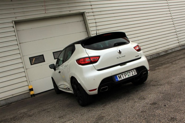 Nem csak erős, nagyon ritka is 7 | Vezess A konkurensek nagy része sajnos kivétel nélkül élénkebb gázreakcióra képes. Talán ez az oka annak is, hogy úgy érezzük, nem húz jól alulról a Clio.