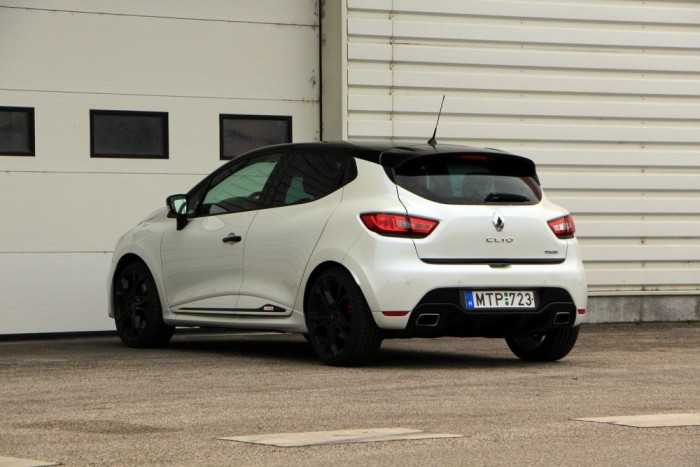 Nem csak erős, nagyon ritka is 8 | Vezess Ez a fehér árnyalat, fekete tetővel csak a Monaco limitált széria sajátja