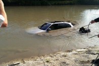 Dunába süllyedt egy BMW X5-ös 2