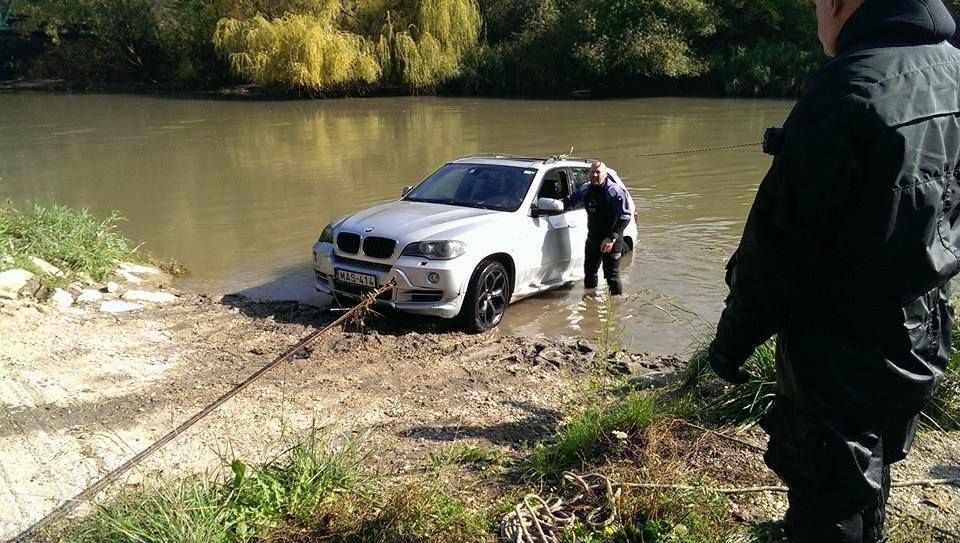 Dunába süllyedt egy BMW X5-ös 6