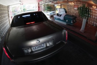 Lebontották a floridai autós ravatalozót