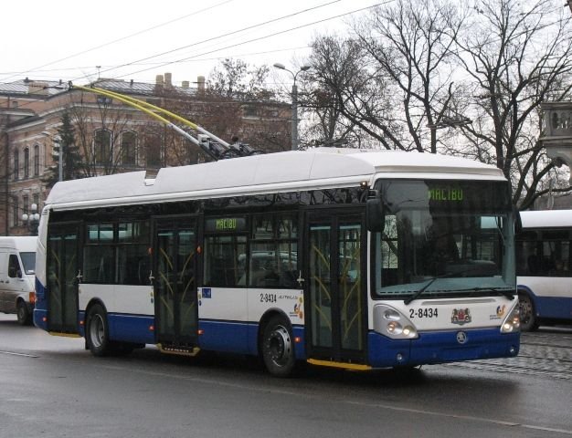 A korábban szállított Skoda 24 Tr szóló trolibuszok kasztniját még az Irisbus szállította, a mostani befutó a lengyel Solaris 