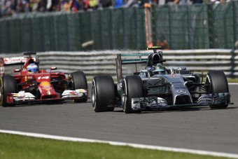 F1: Óriási előnyben a Ferrari és a Mercedes?