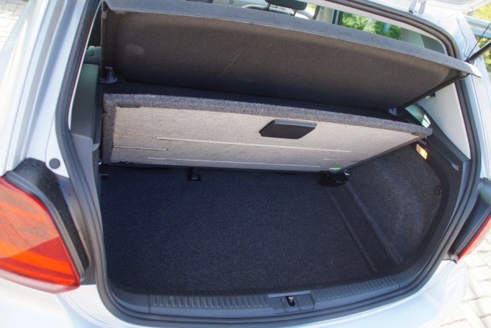 Ragyogó szürkeség 10 | Vezess Emeletes csomagtartó, az alsó lapot megtartja két kis rugós pöcök