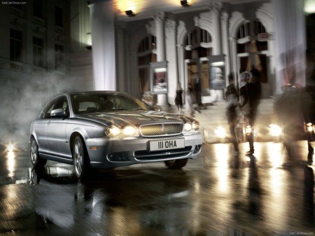 Ez egy modellfrissítés utáni X-Type. A gyári szakemberek kínosan hallgattak róla