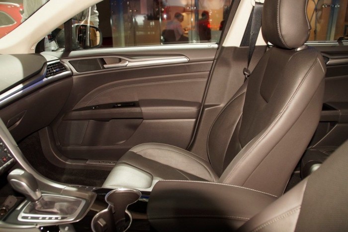 Még a gazdagon felszerelt demóautók is szegényesnek hatnak belülről