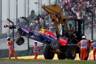 F1: Hullottak az autók az edzésen 93