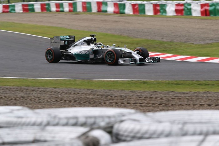 F1: Hullottak az autók az edzésen 7