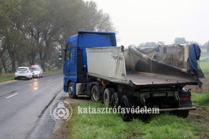 Autóbusz és kamion ütközött Vértesboglárnál – sérültek 6