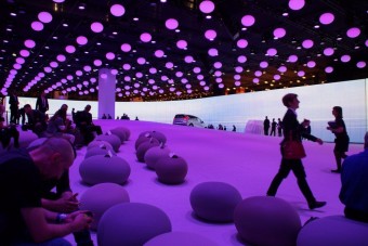 3D-s élmények a Párizsi Autószalonon