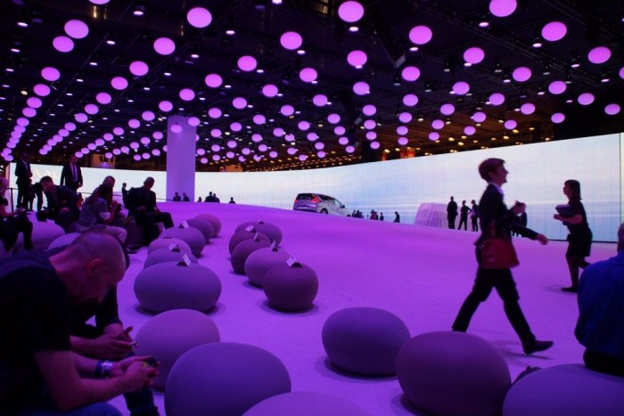 3D-s élmények a Párizsi Autószalonon