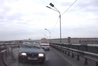 Frontálisan pusztít a Lada