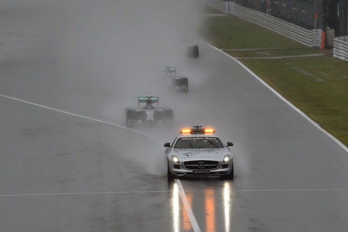 F1: Káoszfutamon nyert Hamilton 7